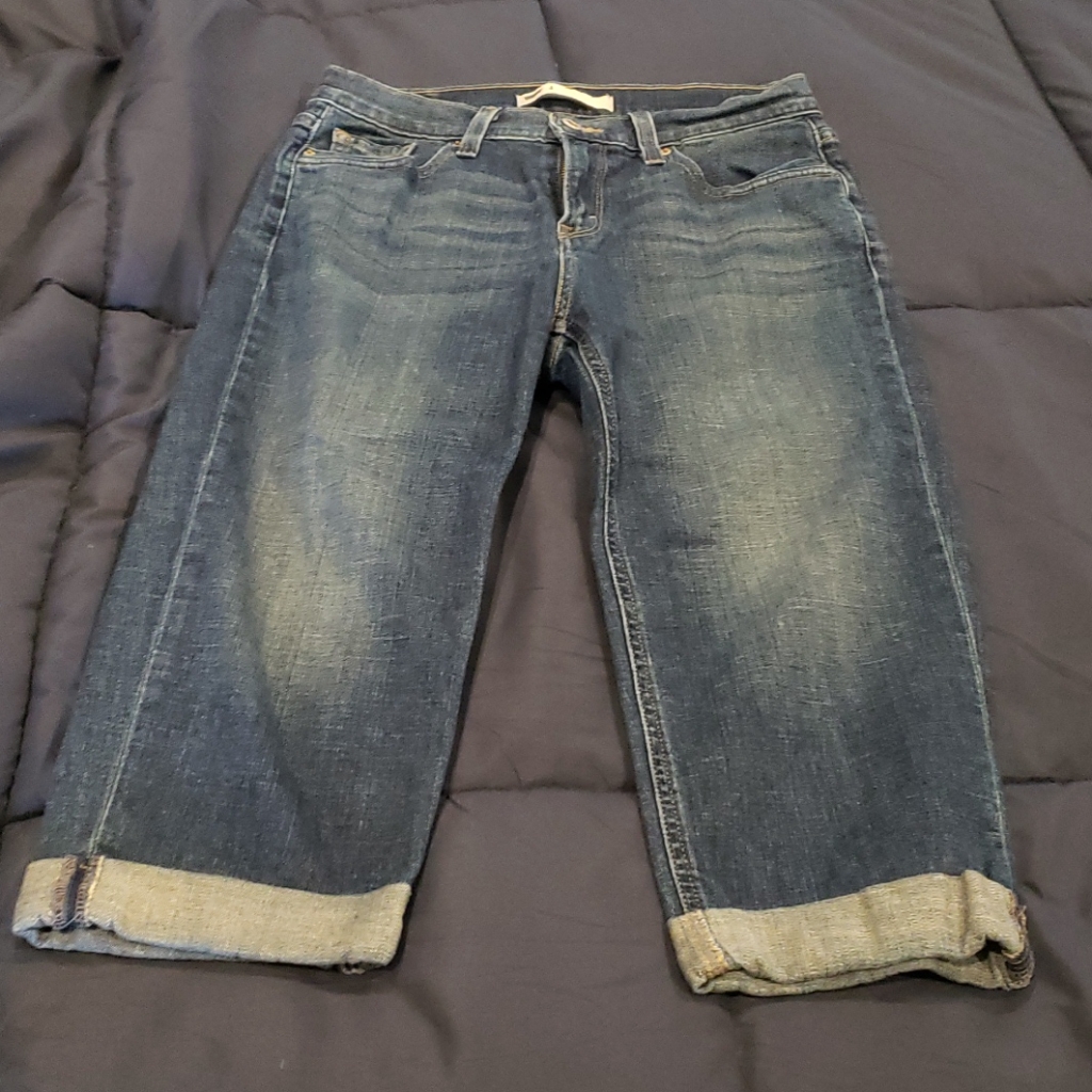 Levia Capris